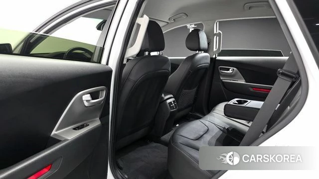 Kia Niro Plus 2023 Белый из Кореи, фото 2