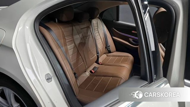 Mercedes-Benz E-Class W213 2018 Белый из Кореи, фото 2