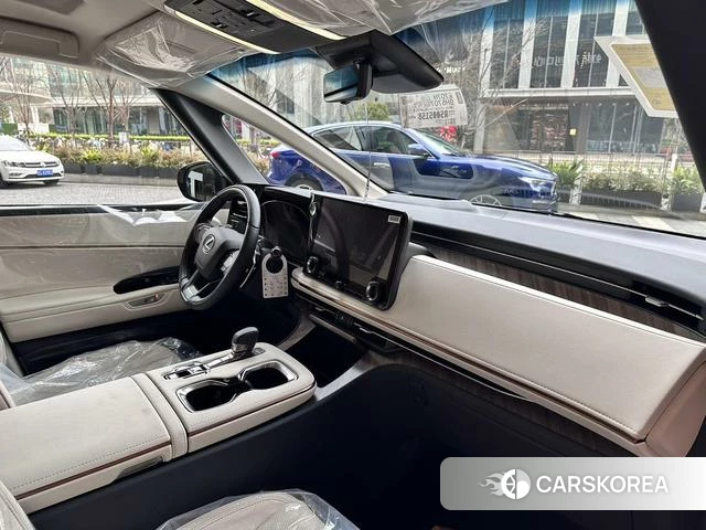 Lexus LM 2023 Серебристо-серый из Китая, фото 2