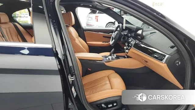 BMW 5 Series (G30) 2022 Черный из Кореи, фото 2