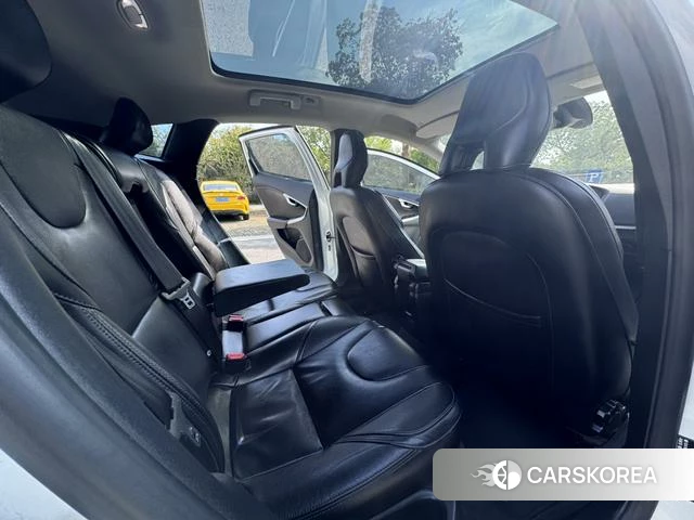 Volvo V40 2018 Белый из Китая, фото 2