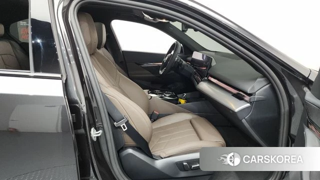 BMW 5 Series (G60) 2025 Серый из Кореи, фото 2