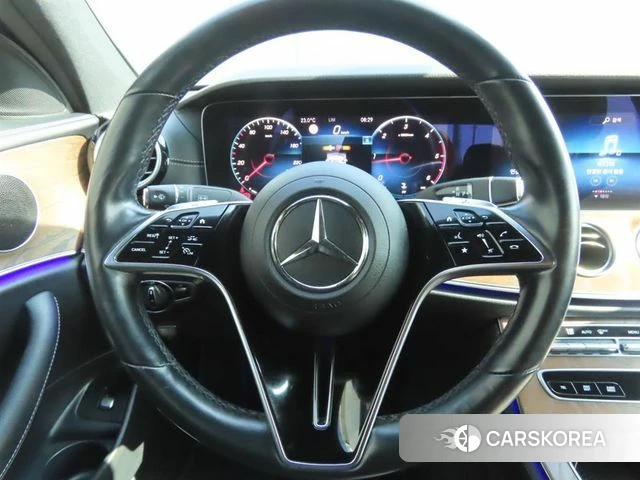 Mercedes-Benz E-Class W213 2021 Черный из Кореи, фото 2