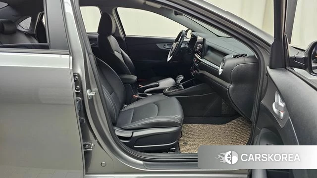 Kia The New K3 2nd generation 2022 Серебристо-серый из Кореи, фото 2