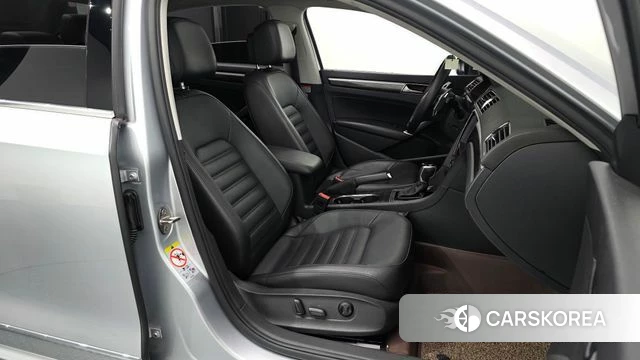 Volkswagen The New Passat 2018 Серебряный из Кореи, фото 2