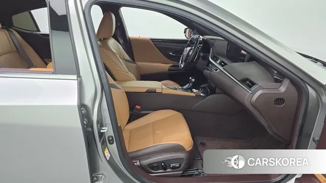 Lexus ES300h 7th generation 2018 Песочный из Кореи, фото 2