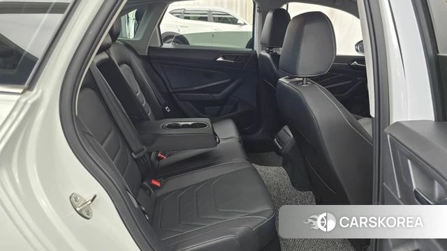 Volkswagen 7th Generation of Jetta 2023 Белый из Кореи, фото 2