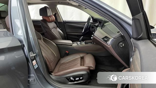 BMW 5 Series (G30) 2019 Серебряный из Кореи, фото 2