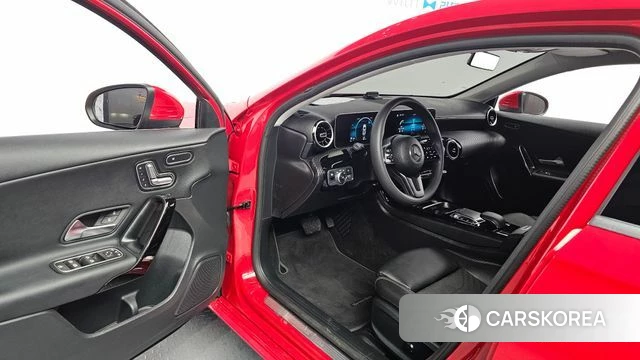 Mercedes-Benz A-Class W177 2019 Красный из Кореи, фото 2