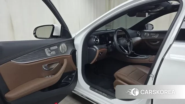 Mercedes-Benz E-Class W213 2023 Белый из Кореи, фото 2