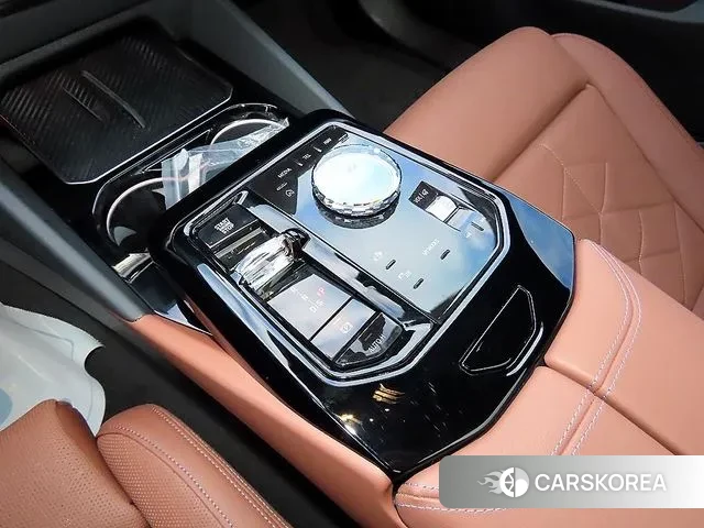 BMW 5 Series (G60) 2025 Белый из Кореи, фото 2