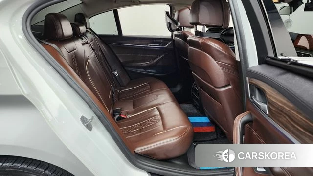 BMW 5 Series (G30) 2019 Белый из Кореи, фото 2