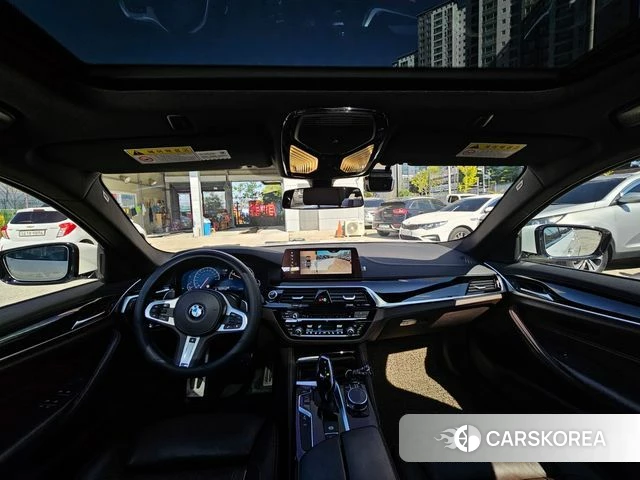 BMW 5 Series (G30) 2019 Белый из Кореи, фото 2