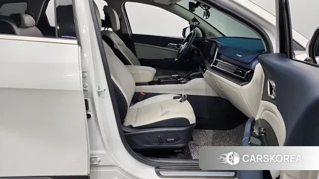 Kia Sportage 5th Generation Hybrid 2023 Белый из Кореи, фото 2