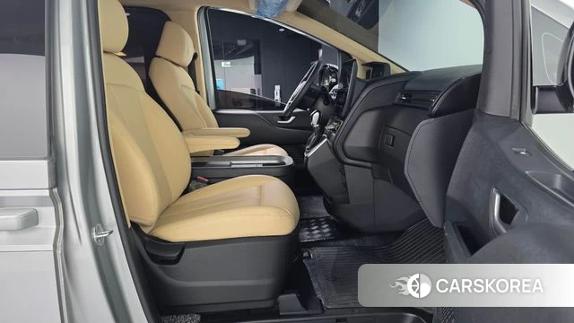 Hyundai Staria 2022 Серебряный из Кореи, фото 2