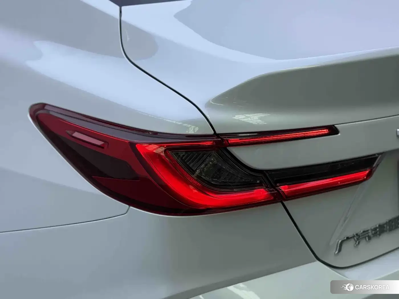 Toyota Camry 2024 Белый из Китая, фото 2