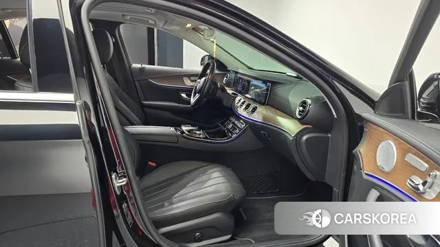 Mercedes-Benz E-Class W213 2019 Серый из Кореи, фото 2