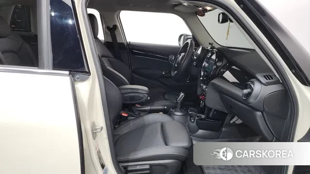 Mini Cooper 2022 Жемчужный цвет из Кореи, фото 2