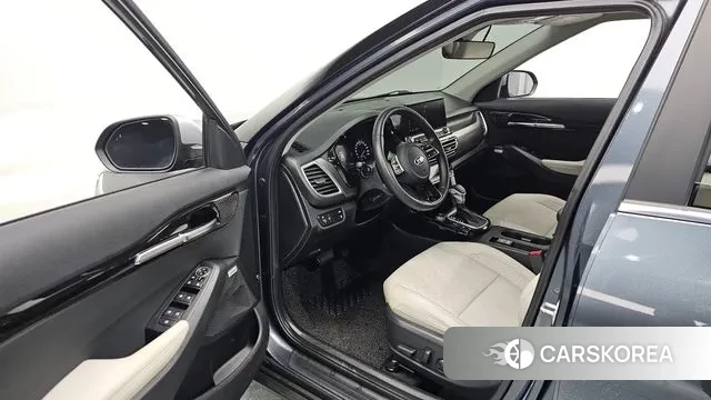 Kia Seltos 2021 Серый из Кореи, фото 2