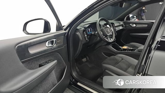 Volvo XC40 2025 Черный из Кореи, фото 2