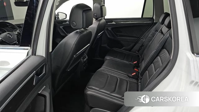 Volkswagen Tiguan second Generation 2020 Белый из Кореи, фото 2