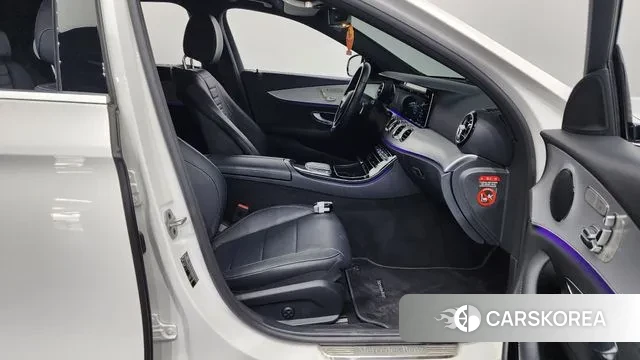 Mercedes-Benz E-Class W213 2021 Белый из Кореи, фото 2