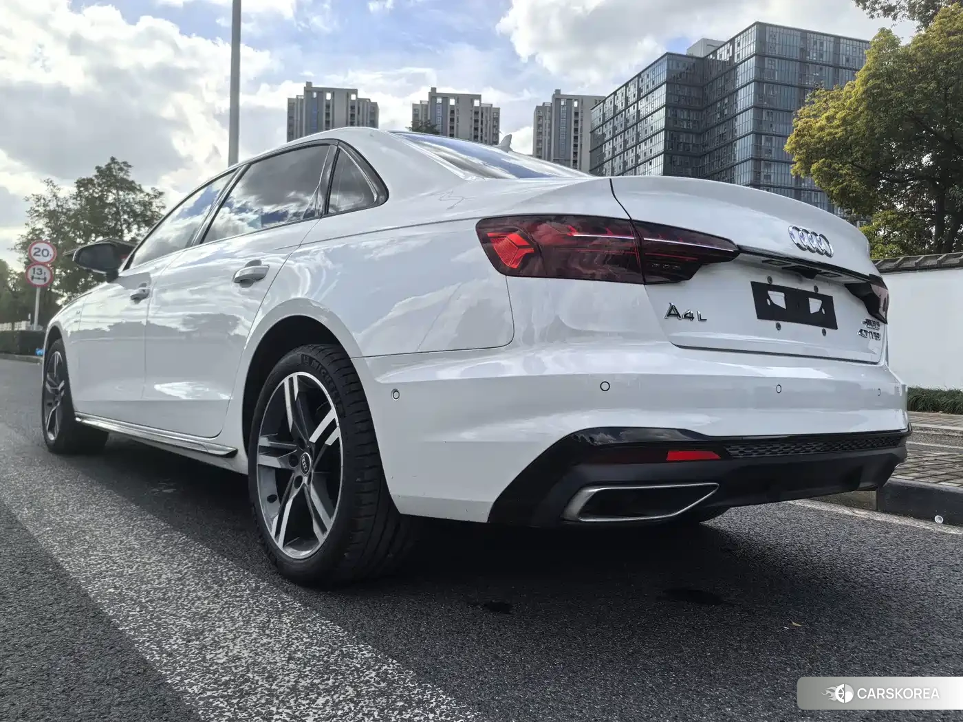 Audi A4L 2022 Белый из Китая, фото 2