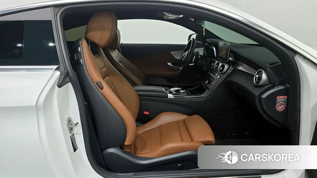 Mercedes-Benz C-Class W205 2018 Белый из Кореи, фото 2