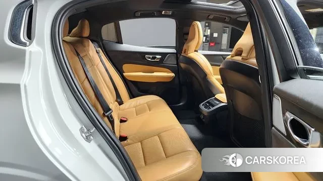 Volvo S60 3rd generation 2021 Белый из Кореи, фото 2