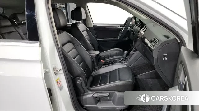 Volkswagen Tiguan second Generation 2018 Белый из Кореи, фото 2