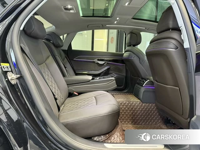 Audi A8 2024 Черный из Китая, фото 2