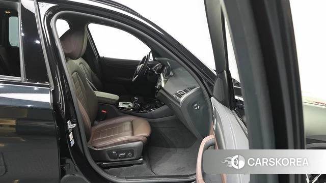 BMW X3 (G01) 2024 Черный из Кореи, фото 2