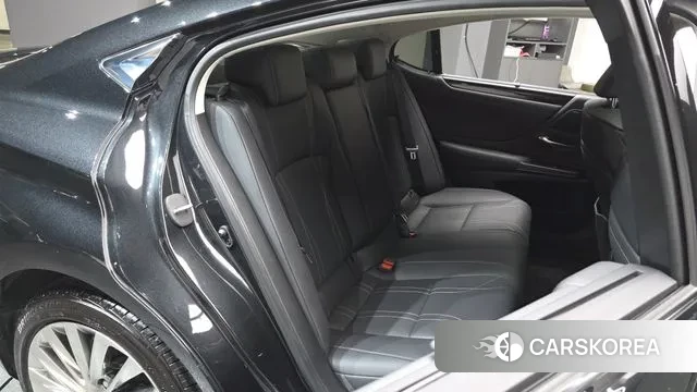 Lexus ES300h 7th generation 2021 Черный из Кореи, фото 2