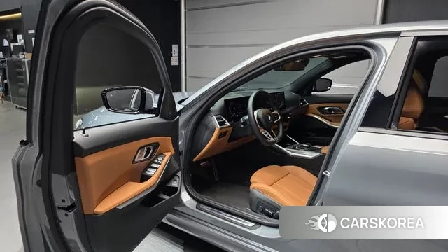 BMW 3 Series (G20) 2024 Светло-серебряный цвет из Кореи, фото 2