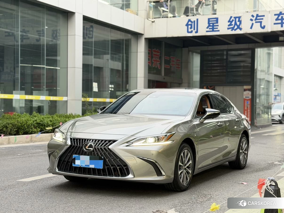 Lexus ES 2022 Серебристо-серый из Китая, фото 2