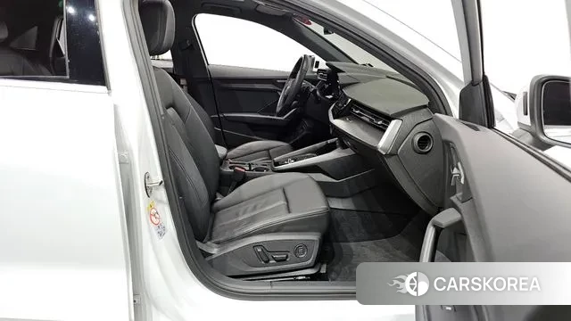 Audi A3 (8Y) 2024 Белый из Кореи, фото 2