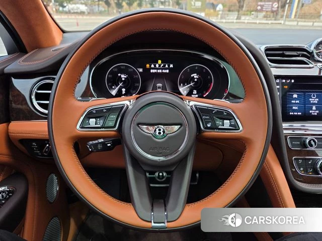 Bentley Bentayga 2023 Белый из Кореи, фото 2