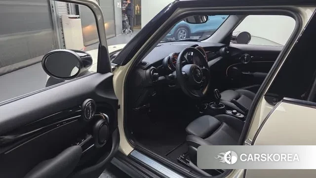 Mini Cooper 2022 Жемчужный цвет из Кореи, фото 2