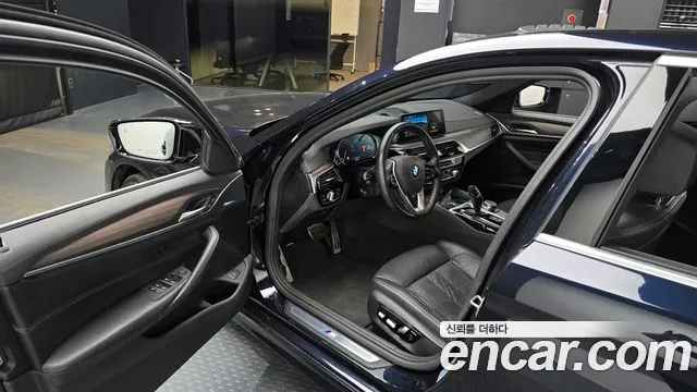 BMW 5 Series (G30) 2018 Черный из Кореи, фото 2