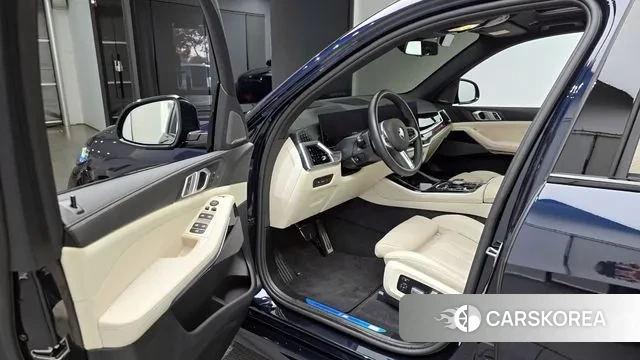 BMW X5 (G05) 2024 Черный из Кореи, фото 2