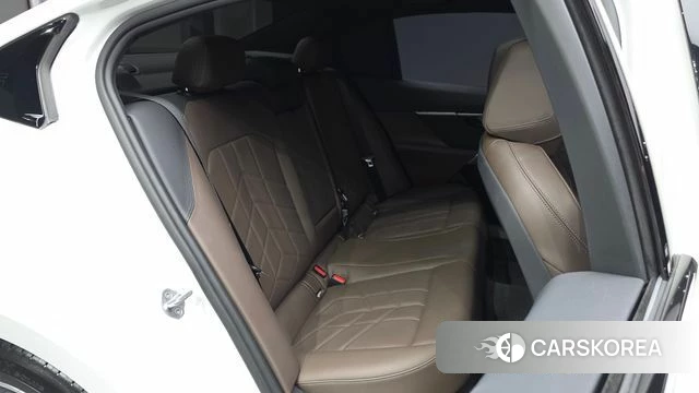 BMW 5 Series (G60) 2024 Белый из Кореи, фото 2