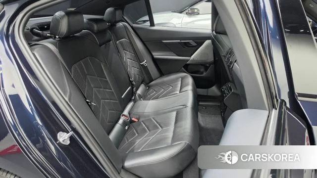 BMW 5 Series (G60) 2024 Черный из Кореи, фото 2