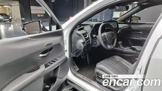 Lexus UX250h 2023 Белый из Кореи, фото 2