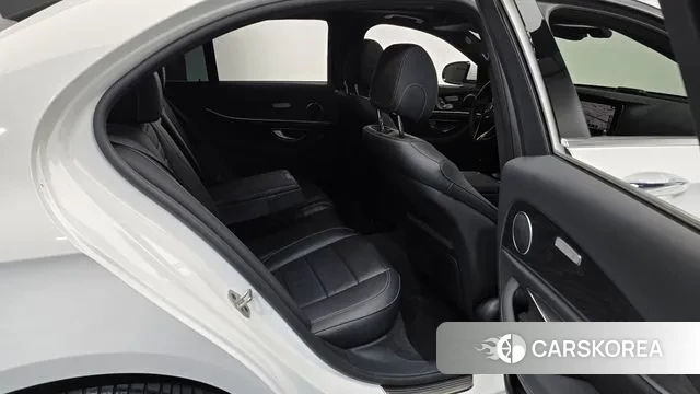 Mercedes-Benz E-Class W213 2023 Белый из Кореи, фото 2