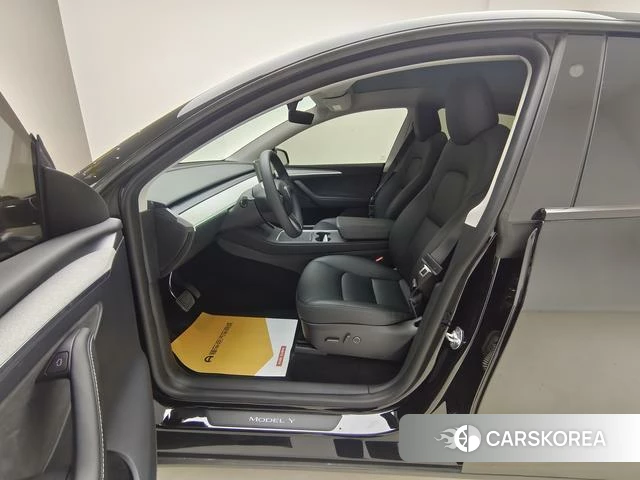Tesla Model Y 2023 Черный из Китая, фото 2