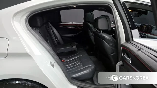 BMW 5 Series (G30) 2022 Белый из Кореи, фото 2