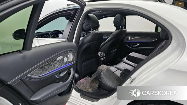 Mercedes-Benz E-Class W213 2021 Белый из Кореи, фото 2