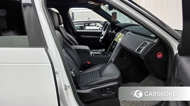 Land Rover Discovery 5 2023 Белый из Кореи, фото 2