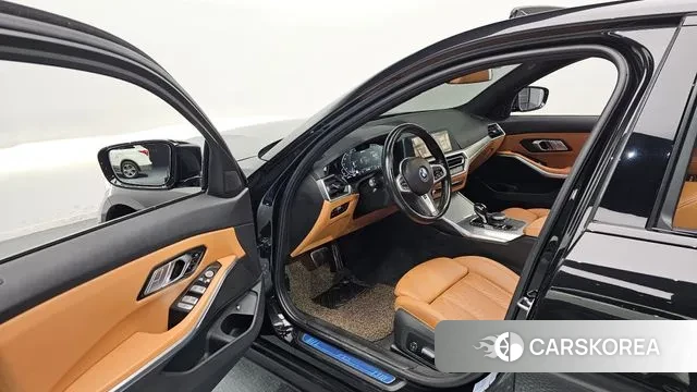 BMW 3 Series (G20) 2022 Черный из Кореи, фото 2