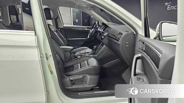 Volkswagen Tiguan second Generation 2020 Белый из Кореи, фото 2